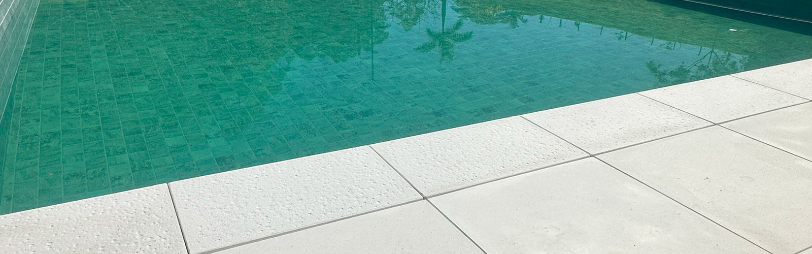 Pisos e Bordas de Piscinas